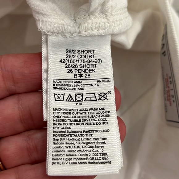 NWT Gap Mid Rise Girlfriend Jeans with Washwell White-26 Short - Picture 13 of 14